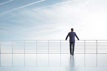 油价调整是按哪个期货为标准(油价调整是按哪个期货为标准的)